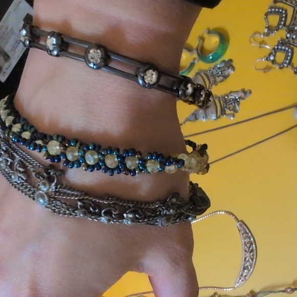 Massive Jewelry To Go!! 17 Pieces Assorted - Picture 3 of 5